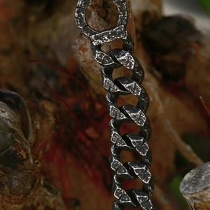 Bracelet chaîne en acier inoxydable rétro avec texture martelée et fini argent antique