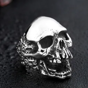 Men's punk stainless steel skull ring with vintage finish and shouting skull detail
