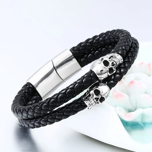Pulsera para hombre de cuero trenzado negro con calavera de acero y cierre magnético