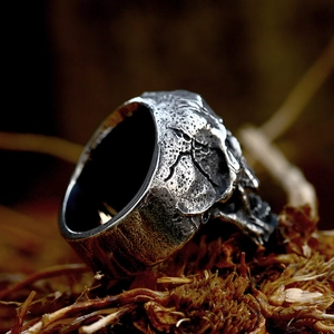 Vintage punk dual skull ring in cast stainless steel with gothic oxidized finish