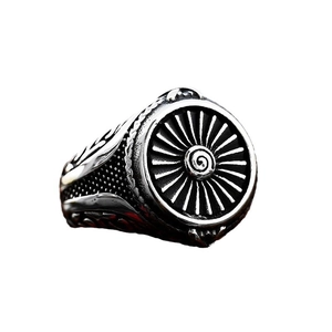 Vintage roestvrijstalen motorring met turbine-ontwerp en geoxideerde zilveren finish