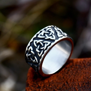 Vintage Stainless Steel Celtic Knot Ring For Men Viking Triquetra Band Ring Oxidized Distressed Silver Black Punk Jewelry Gift