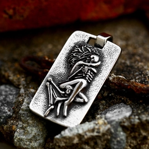 Vintage stainless steel gothic skull embrace pendant necklace with retro punk finish