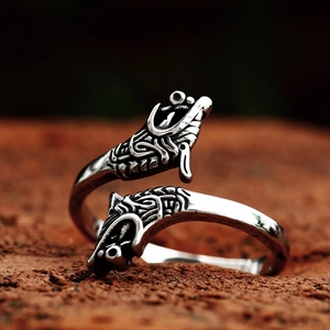 Vintage roestvrijstalen open ring met gedetailleerde dubbele wolfskoppen in Viking-stijl