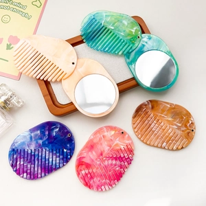 Set de brosse à cheveux pliante et miroir de maquillage portable aux motifs de marbre colorés