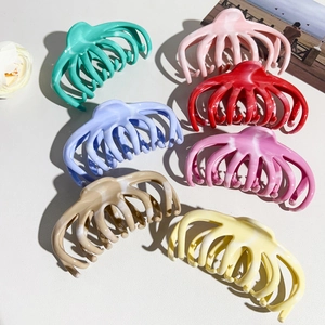 Large Soft Silicone Marbled Hair Claw Clip Octopus Shark Clip For Women Thick Hair Accessories Durable Fashion Hair Clip