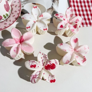 Set of 5 flower-shaped hair claws with sweet heart and cherry UV prints on cream resin
