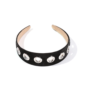 Serre-tête large noir style punk avec œillets métalliques et texture antidérapante interne
