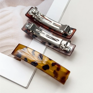 Franse vintage acryl haarclips met luipaardprint en zilveren metalen veer mechanisme