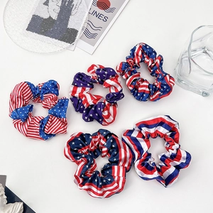 Fünfteiliges Set Haargummis im US-Flaggen-Design mit roten weißen blauen Sternen Mustern