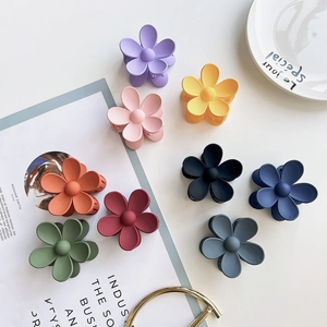 Korean Style Frosted Matte Flower Hair Claw Clip Minimalist Daisy Floral Hair Catch Accessory For Women Girls Daily Styling
