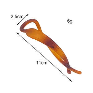Pince à cheveux banane ambre 11cm en résine mate pour queue de cheval élégante