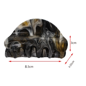Acetate hair claw clip with marble pattern and tortoiseshell texture, size 8.5cm x 4.55cm