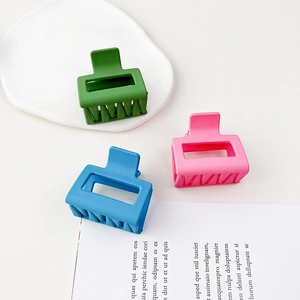 Set di tre mollette quadrate opache nei colori verde, rosa e blu per lo styling capelli