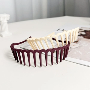 Matte wave-toothed non-slip hairbands in cream white and burgundy red for women