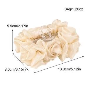 Eleganter Haarklammer aus beigefarbener Chiffon-Rose mit Maßen und Gewichtsanzeige