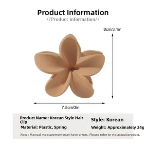 Vue détaillée de la pince à cheveux fleur de frangipanier mate de 7,5 cm avec dimensions