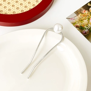 Épingle à cheveux en U avec une grande perle blanche sur monture en métal argenté
