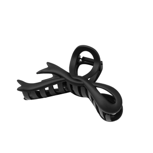 Matte schwarze Haarklammer in Schleifenform mit gedrehtem Design und elegantem Finish