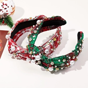Détail du set de serre-tête de Noël avec tissu écossais et perles de luxe et strass