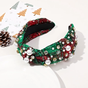 Détail du serre-tête de Noël avec perles, strass et flocons de neige en métal