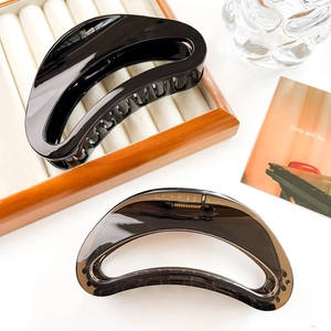 Set of two large moon-shaped shark hair claws in black and translucent amber resin