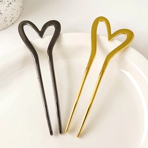 Elegant U-shaped metal hairpins with heart design in gold and black finish