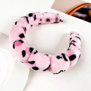 Detail shot of the pink leopard print plush sponge headband with soft bubble structure
