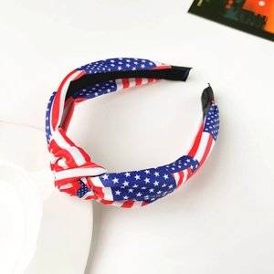 Vue détaillée du bandeau noué drapeau américain avec motif étoiles et rayures