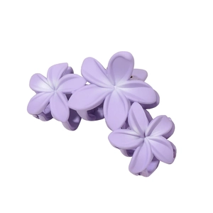 Pinza per capelli a tre fiori di frangipane viola sfumato con finitura opaca