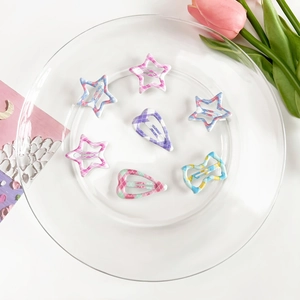 Lot de 7 barrettes à cheveux à carreaux colorés pour filles sur plateau en verre