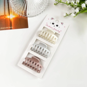 Lot de trois mini pinces à cheveux mates crème, grises et lavande sur carte bijoux