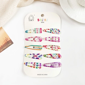 Lot de 10 barrettes BB colorées pour enfants présentées sur carte d'affichage
