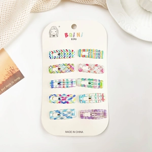 Détail de 10 barrettes BB colorées à motifs pour enfants sur carte de présentation