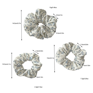 Trois tailles de chouchous à fleurs minimalistes avec dimensions et spécifications de poids