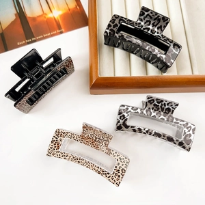 Square leopard print hair claws set in 45-degree angle with high-gloss finish