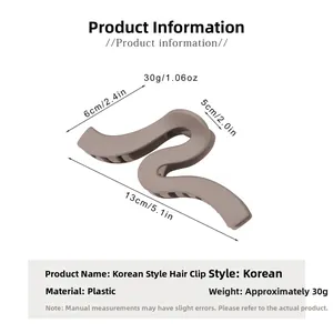 Detailed size specifications and weight for the large matte brown wavy hair claw clip