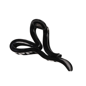 Minimalistische glänzend schwarze herzförmige Haarklammer mit eleganter Wellenform für Damen