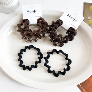 Set of 4 high-elastic coffee and black wavy hair ties displayed on a ceramic tray