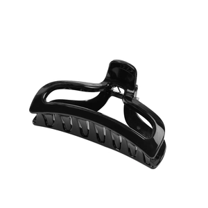 Elegant black heart-shaped hair claw clip with glossy finish and fishtail design