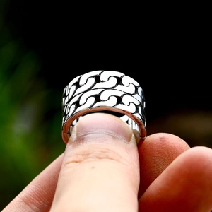 Close-up of men's stainless steel ring featuring vintage hollow Cuban chain link design