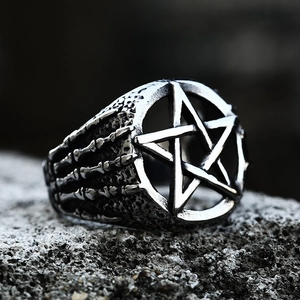 Bague Pentagramme Main Squelettique en Acier Inoxydable Punk Vintage pour Hommes Bague Gothique Argent Antique Bijoux