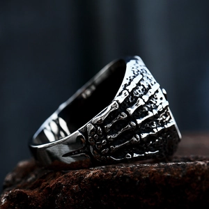 Bague vintage pour homme en acier inoxydable avec squelette de main et étoile punk