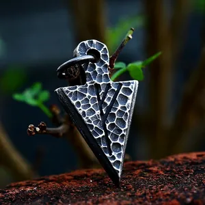 Pendentif Collier Pointe de Flèche en Acier Inoxydable Vintage Runes Vikings Charme de Flèche Nordique Martelé pour Hommes Femmes Bijoux Punk Rétro