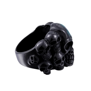 Bague punk gothique en acier inoxydable noir mat avec design sculpté de crânes 3D