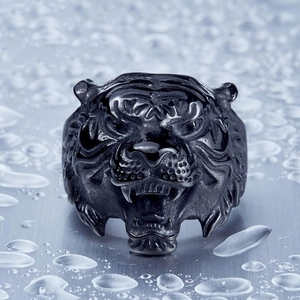 Vintage stainless steel tiger head ring for men with antique black finish and detailed carving