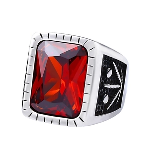 Bague vintage pour hommes en acier inoxydable avec pierre rouge rectangulaire gravée