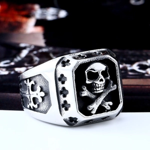 Bague vintage pour hommes en acier inoxydable avec crâne, os croisés et croix gothique