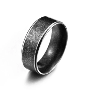 Bague industrielle minimaliste en acier inoxydable noir mat avec finition vintage pour hommes