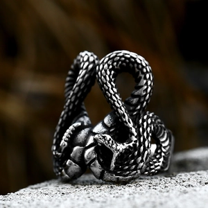 Retro stainless steel snake ring for men featuring detailed scales and vintage silver finish